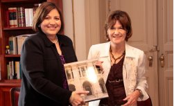 Visita a la Corte de la embajadora de EEUU ante la OEA