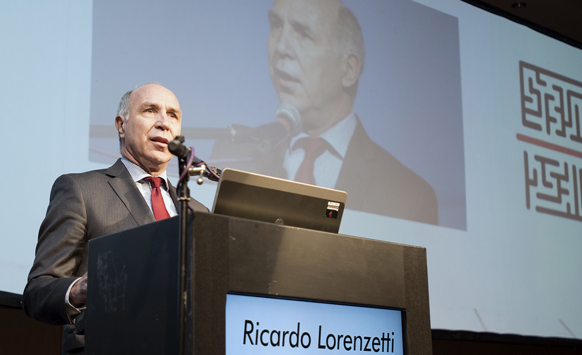 Lorenzetti dio una conferencia en el congreso anual del Instituto Argentino de Ejecutivos de Finanzas