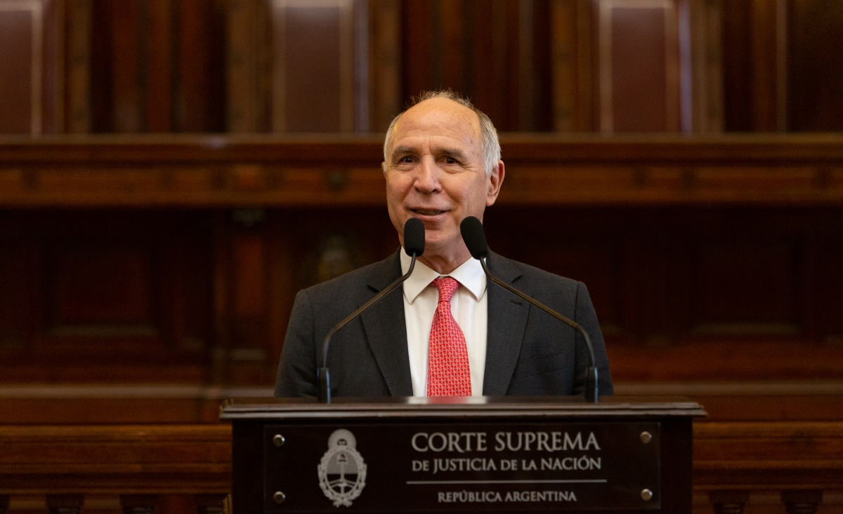 Lorenzetti recibi en la Corte a integrantes de la Fundacin Universitaria del Ro de La Plata