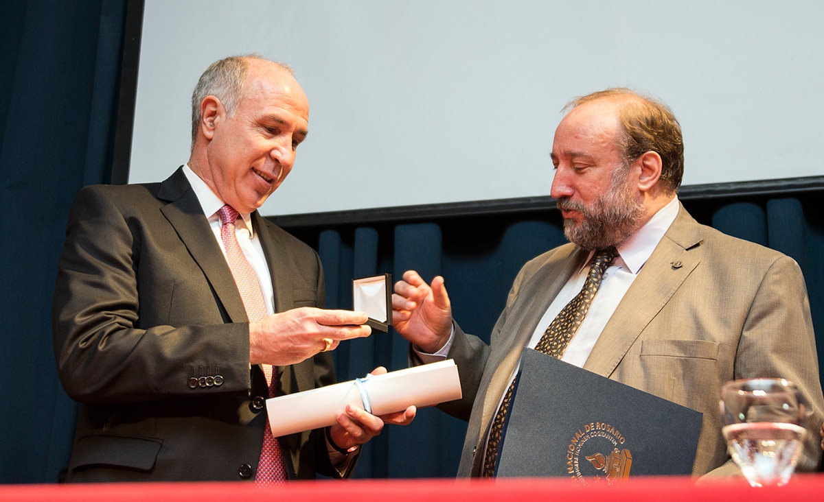 Lorenzetti fue distinguido como Doctor Honoris Causa por la Universidad Nacional de Rosario