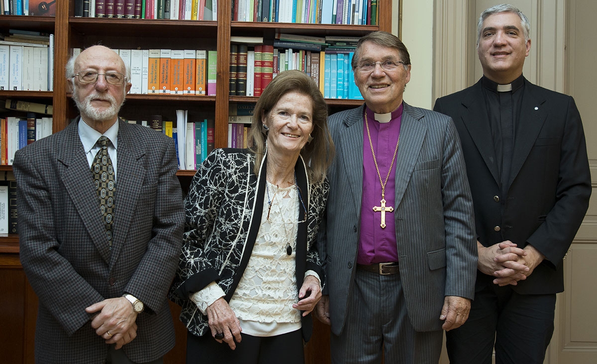 Highton se reunió con el obispo Gunnar Stâlsett, miembro del Comité Noruego del Premio Nobel de la Paz