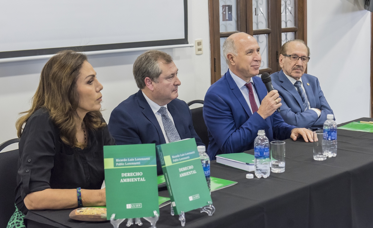 Lorenzetti dio una conferencia sobre la situacin ambiental en el Amazonas