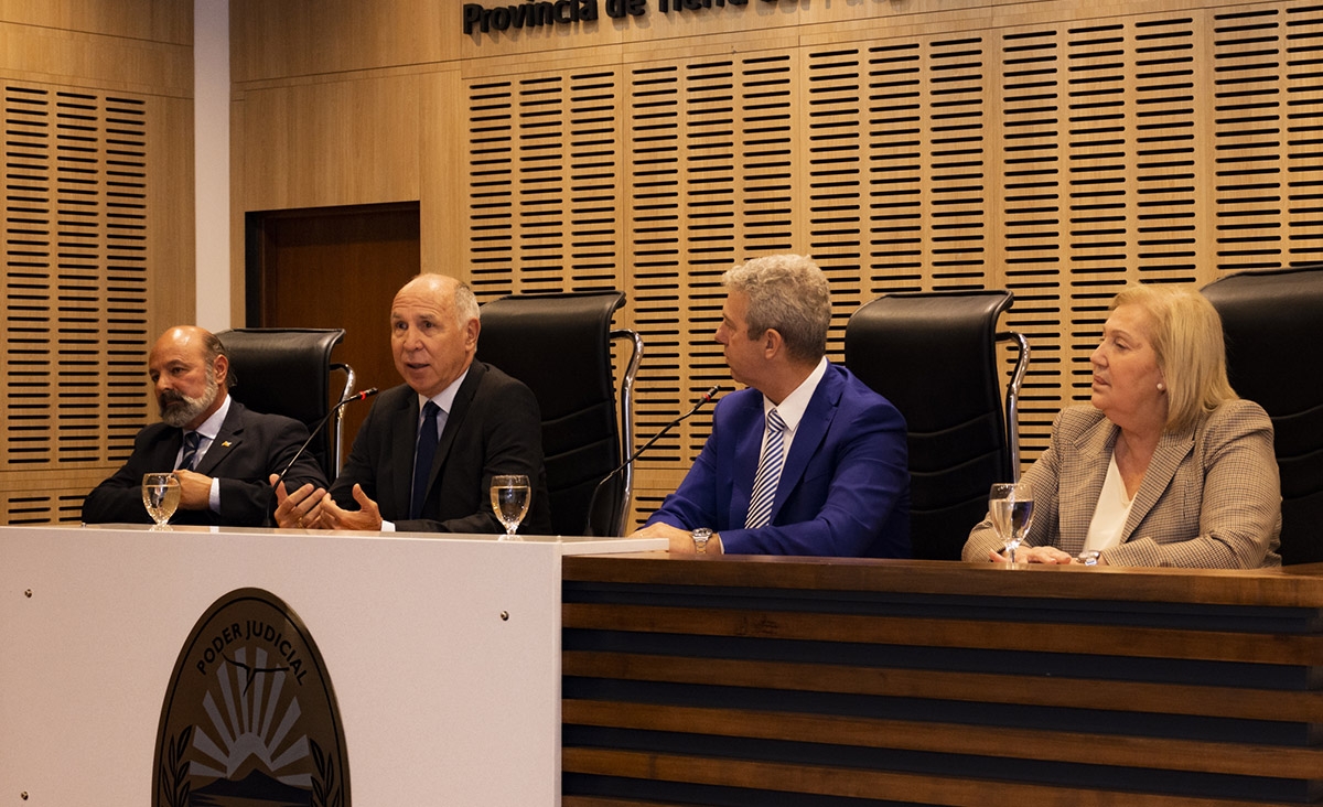 El juez Ricardo Lorenzetti se reunió con magistrados y funcionarios del Poder Judicial de Tierra del Fuego